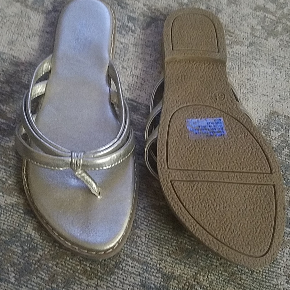 GOLD SANDALS - Picture 2 of 2